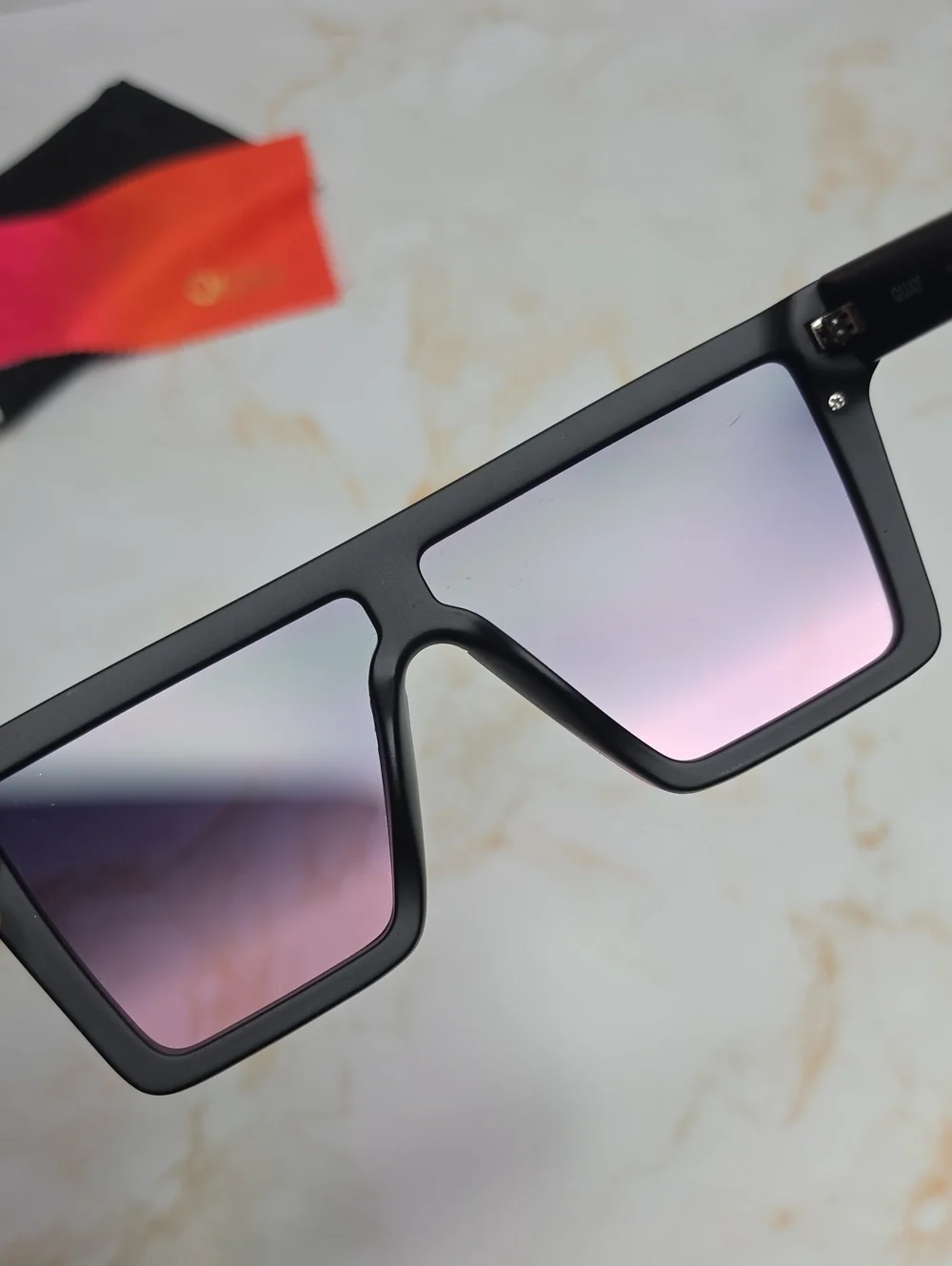 QUAY Hindsight Sunglasses Matte Black Frame Black Pink Fade Lens Shield NEW